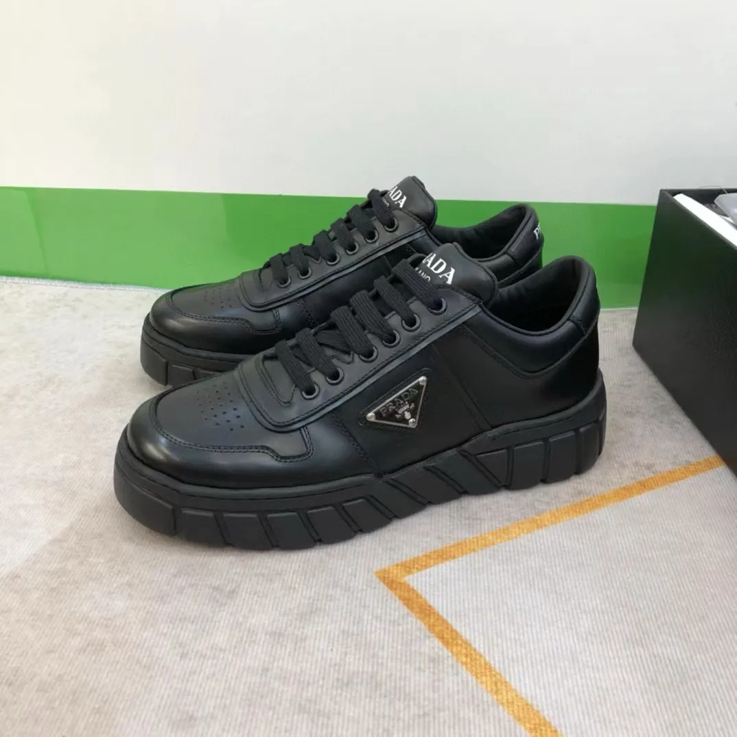 Factory price: 420💰Prada new men's leather sports shoes, the highest version on the market, any comparison is welcome🆚! The original leather has excellent texture and is super high-end! Fetal sheep net lining imported from Italy, removable pad! Luxurious materials and fine workmanship, highly recommended! Code number: 38-44, customized 45